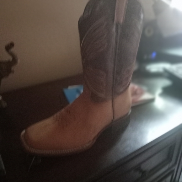 Size 11 boots - Picture 2 of 2